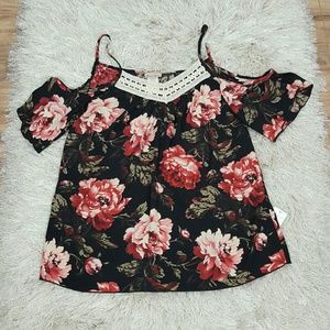 Women's cold shoulder flower print top size small